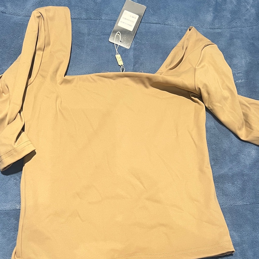 Chic Black Women's Blouse - Picture 2 of 4